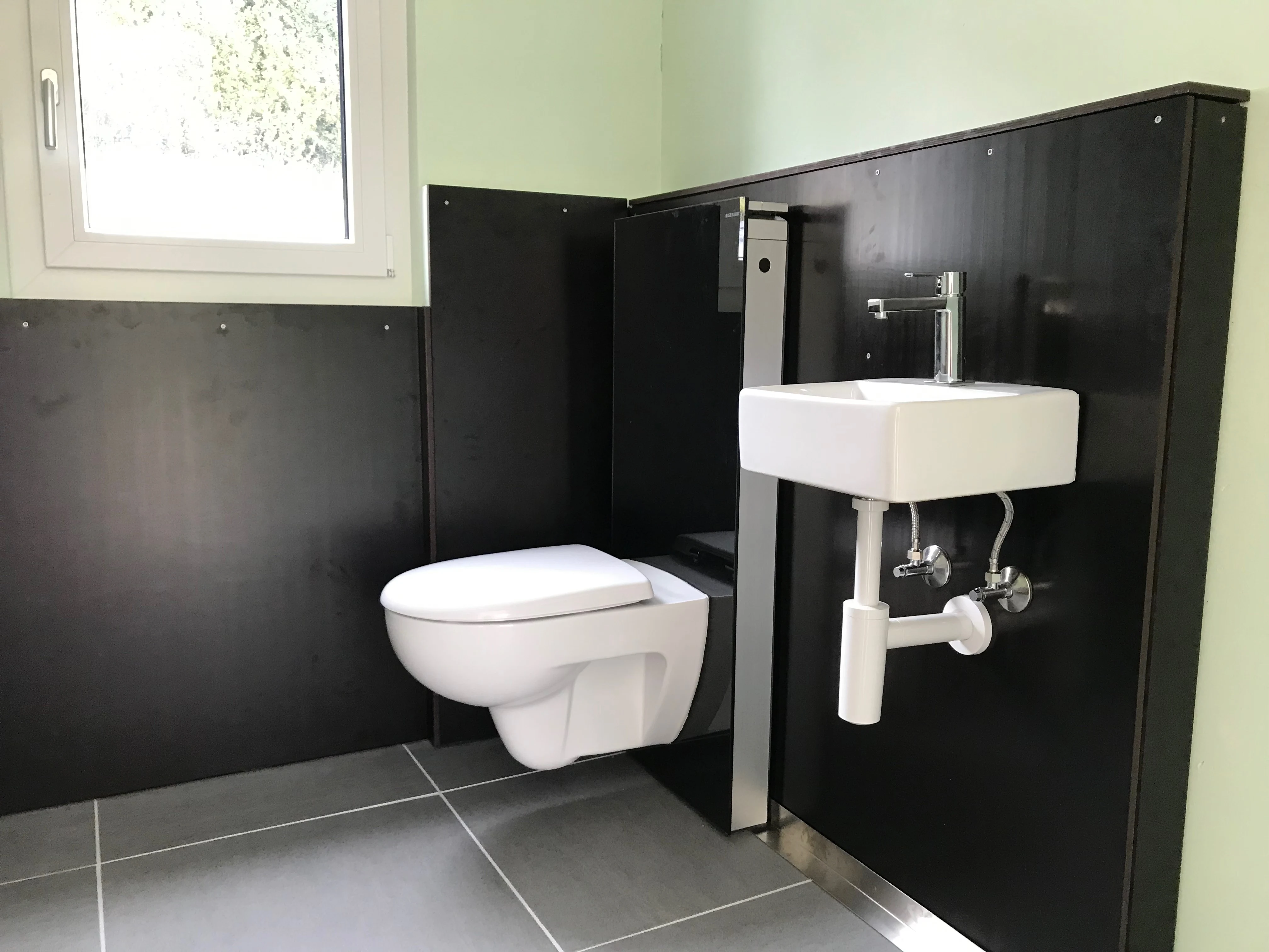 Toilette mit Lavabo